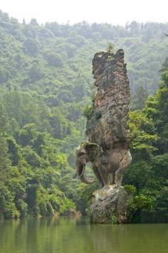 
                    
                        Stunning Elephant Rock sculpture, India
                    
                