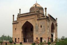 This is certainly a significant monument in the city of Agra