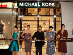 
                    
                        Michael Kors is the latest designer to open up shop in Shanghai, the world’s new shopping capital. We asked him for his tips on seeing the city in style.
                    
                