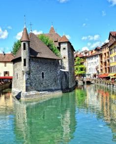 
                    
                        Emmy DE * Annecy, France
                    
                