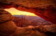 
                    
                        Canyonlands Through the Arch - Utah, USA
                    
                