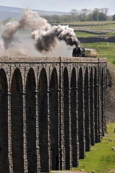 
                    
                        Ribblehead viaduct - Gloucester, England
                    
                