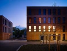 
                    
                        Neue Hamburger Terrassen | LAN Architecture | Photo: Julien Lanoo | Archinect
                    
                