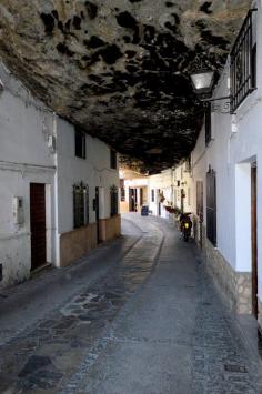 
                        
                            Set into the side of a rocky mountain, the picturesque village of Seteníl is a must for those travellers with a car in Andalucía.
                        
                    