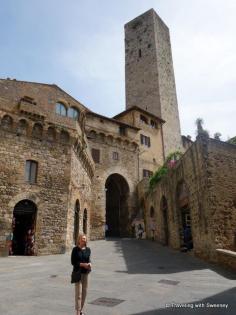 
                    
                        On the hilltops of Tuscany in Italy - Arco dei Becci e Cugnanesi and Torre Becci
                    
                