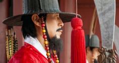 Korean guard at Gyeongbokgung Palace