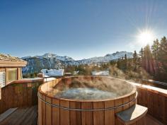 Tub, Hot Tub, and Jacuzzi